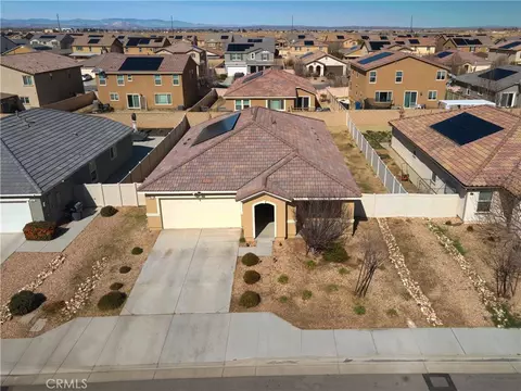 3613 Garnet Ln, Lancaster, CA 93535