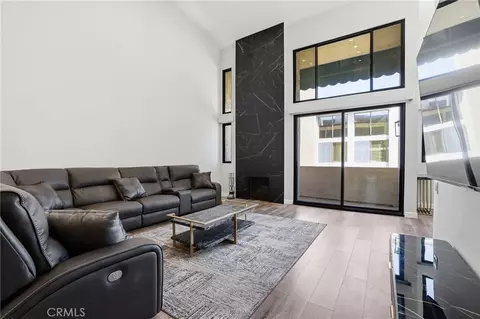5310 Zelzah Ave #302, Encino, CA 91316