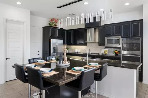 Kitchen - 22384 Riverstream Ct, Saugus, CA 91350 photo 2 of 2