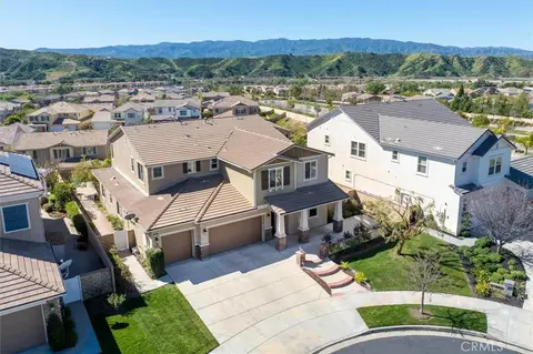 View/Area - 22384 Riverstream Ct, Saugus, CA 91350 photo 1 of 8