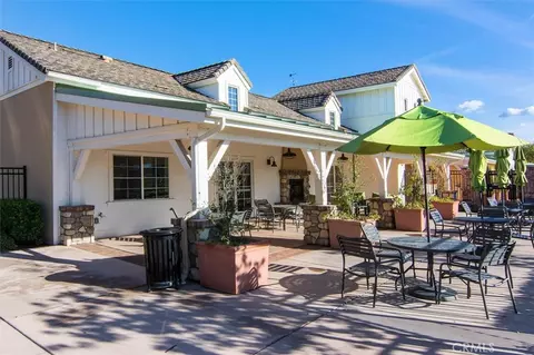 View/Area - 22384 Riverstream Ct, Saugus, CA 91350 photo 7 of 8
