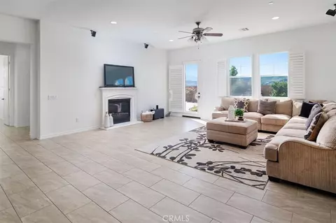 Living - 22384 Riverstream Ct, Saugus, CA 91350 photo 2 of 3