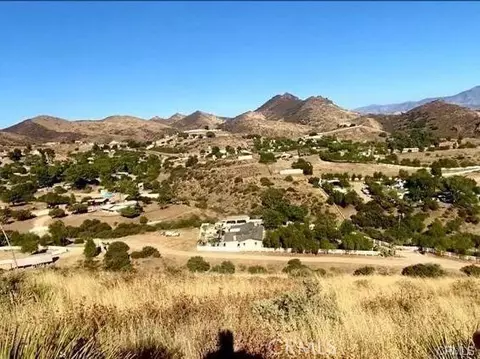 32600 Willow Ln, Agua Dulce, CA 91390
