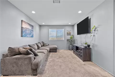 Entry Way - 6949 Beale, Palmdale, CA 93552 photo 3 of 6