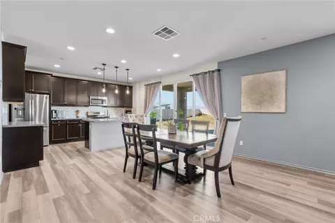 Dining - 6949 Beale, Palmdale, CA 93552 photo 1 of 2