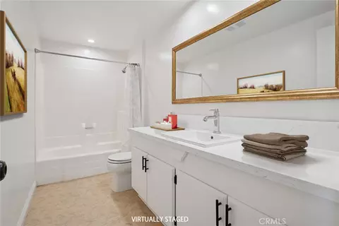 Bath - 7254 Studio Rd, Canoga Park, CA 91304 photo 3 of 6