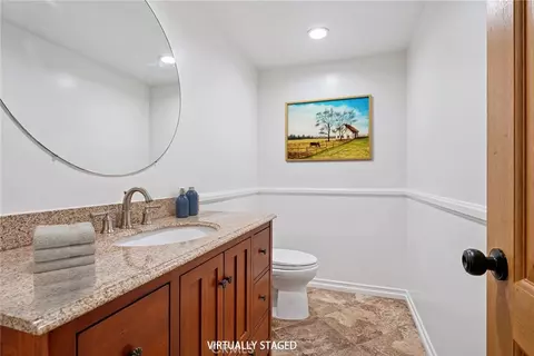 Bath - 7254 Studio Rd, Canoga Park, CA 91304 photo 5 of 6