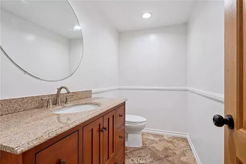 Bath - 7254 Studio Rd, Canoga Park, CA 91304 photo 6 of 6