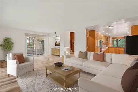 Living - 7254 Studio Rd, Canoga Park, CA 91304 photo 3 of 5