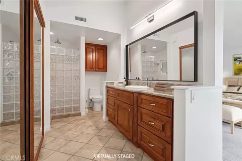 Bath - 7254 Studio Rd, Canoga Park, CA 91304 photo 1 of 6