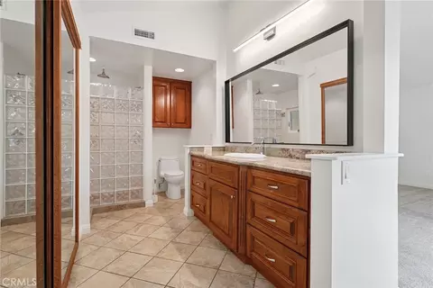 Bath - 7254 Studio Rd, Canoga Park, CA 91304 photo 2 of 6