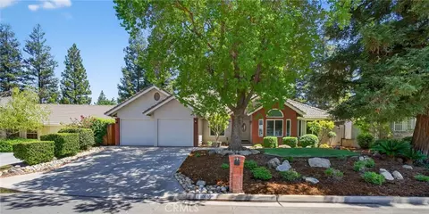 10130 N Heather Dr, Fresno, CA 93720