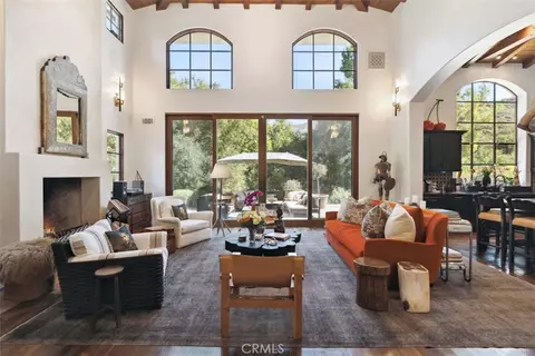 2040 Mckain St, Calabasas, CA 91302