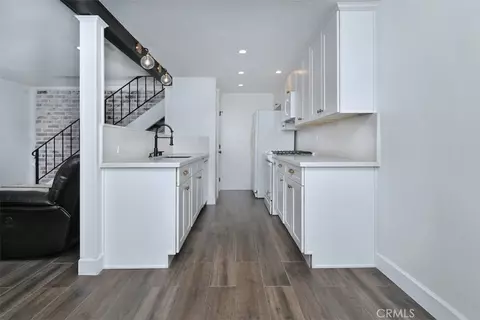 28159 Robin Ave, Saugus, CA 91350 photo 9