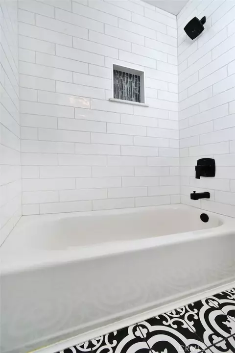 Bath - 28159 Robin Ave, Saugus, CA 91350 photo 5 of 6