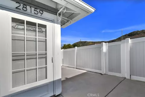 28159 Robin Ave, Saugus, CA 91350 photo 4