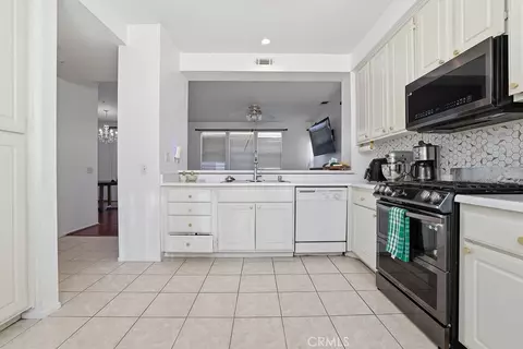 Kitchen - 746 Kohala St, Oxnard, CA 93030 photo 3 of 4