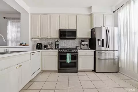 Kitchen - 746 Kohala St, Oxnard, CA 93030 photo 2 of 4