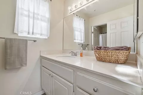 Bath - 746 Kohala St, Oxnard, CA 93030 photo 2 of 3
