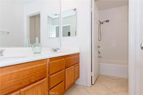 Bath - 3607 Mountain Shadows Ct, Palmdale, CA 93551 photo 4 of 7