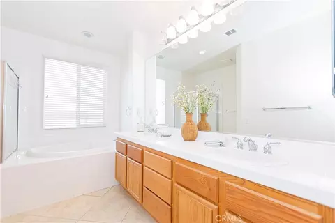 Bath - 3607 Mountain Shadows Ct, Palmdale, CA 93551 photo 1 of 7