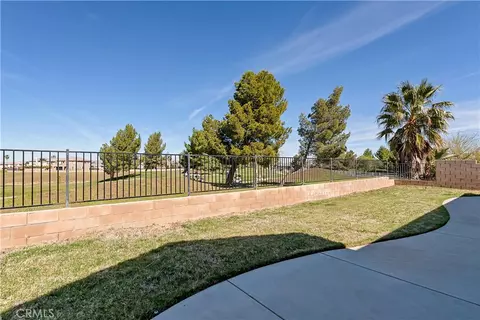 Exterior - 3607 Mountain Shadows Ct, Palmdale, CA 93551 photo 7 of 8