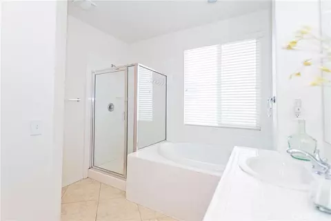 Bath - 3607 Mountain Shadows Ct, Palmdale, CA 93551 photo 3 of 7
