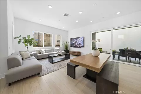 27516 Golden Currant Pl, Valencia, CA 91381