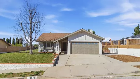 13513 Polk St, Sylmar, CA 91342
