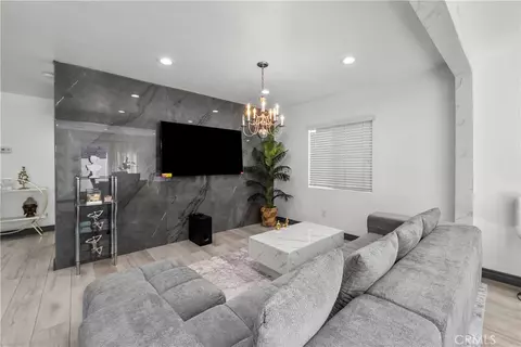 9427 Lemona Ave #15, North Hills, CA 91343