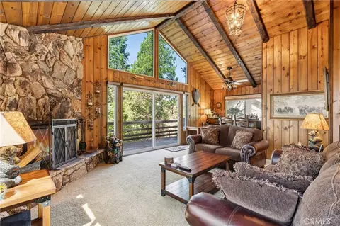 460 Pioneer Rd, Lake Arrowhead, CA 92352