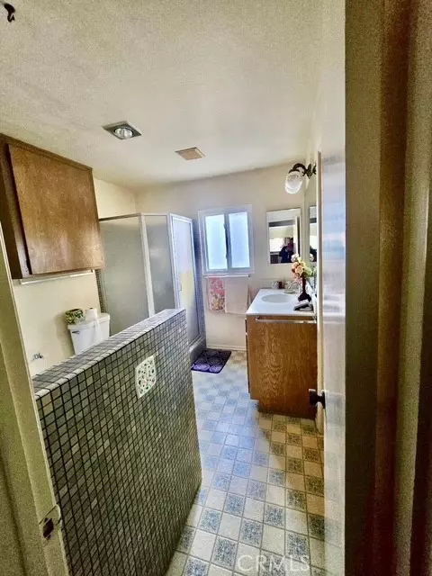 Bath - 4045 Sunset Ln, Oxnard, CA 93035 photo 1 of 1