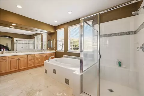 Bath - 5861 Mustang Dr, Simi Valley, CA 93063 photo 6 of 8