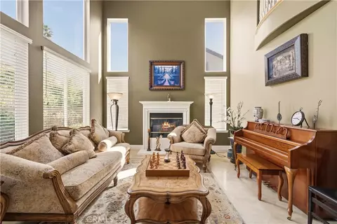 Living - 5861 Mustang Dr, Simi Valley, CA 93063 photo 2 of 5
