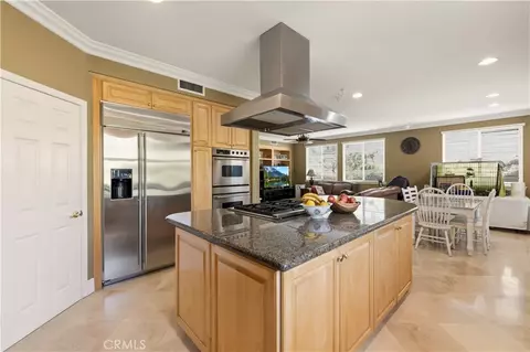 Kitchen - 5861 Mustang Dr, Simi Valley, CA 93063 photo 4 of 5