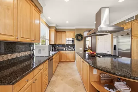 Kitchen - 5861 Mustang Dr, Simi Valley, CA 93063 photo 2 of 5
