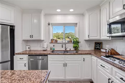 Kitchen - 2807 Clanfield, Acton, CA 93510 photo 2 of 4