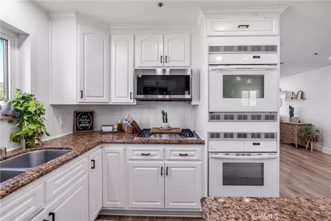 Kitchen - 2807 Clanfield, Acton, CA 93510 photo 3 of 4