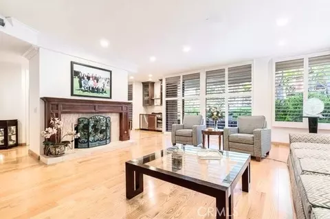 4765 Park Encino Ln #133, Encino, CA 91436