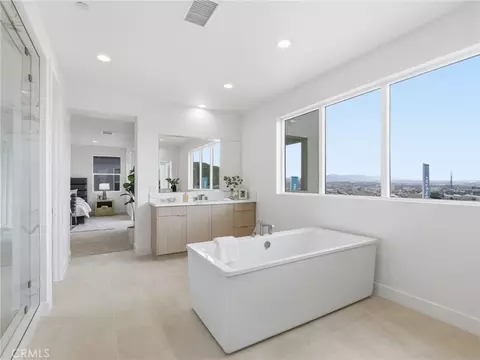 Bath - 27546 Juniper Ln, Valencia, CA 91381 photo 3 of 7