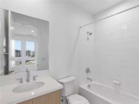 Bath - 27546 Juniper Ln, Valencia, CA 91381 photo 6 of 7