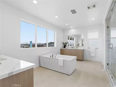 Bath - 27546 Juniper Ln, Valencia, CA 91381 photo 2 of 7