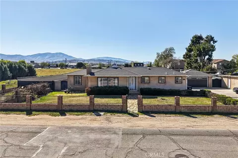 38465 12th St E, Palmdale, CA 93550