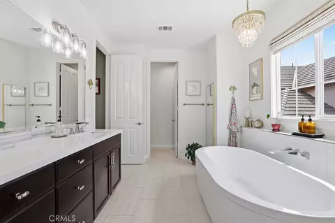 Bath - 1616 Range Rd, Oxnard, CA 93036 photo 3 of 7