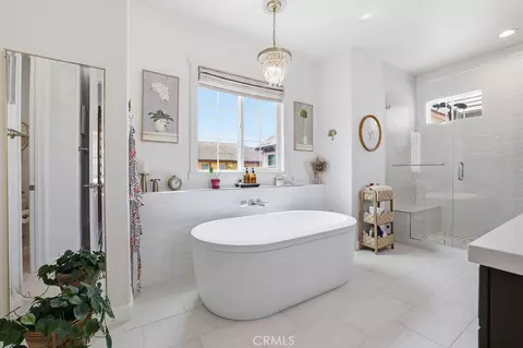 Bath - 1616 Range Rd, Oxnard, CA 93036 photo 2 of 7