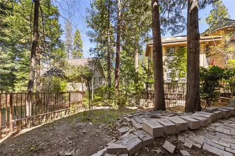 Exterior - 447 Bay View Dr, Lake Arrowhead, CA 92352 photo 7 of 10