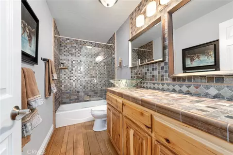 Bath - 447 Bay View Dr, Lake Arrowhead, CA 92352 photo 1 of 5