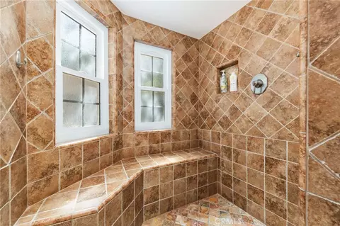 Bath - 447 Bay View Dr, Lake Arrowhead, CA 92352 photo 3 of 5