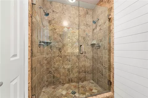 Bath - 447 Bay View Dr, Lake Arrowhead, CA 92352 photo 5 of 5