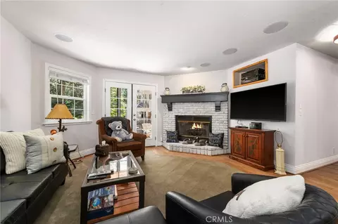 Living - 447 Bay View Dr, Lake Arrowhead, CA 92352 photo 1 of 3